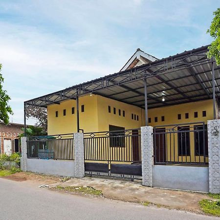 Oyo Life 91869 Insan Mulia Kost Syariah Hotel Mojokerto Ngoại thất bức ảnh