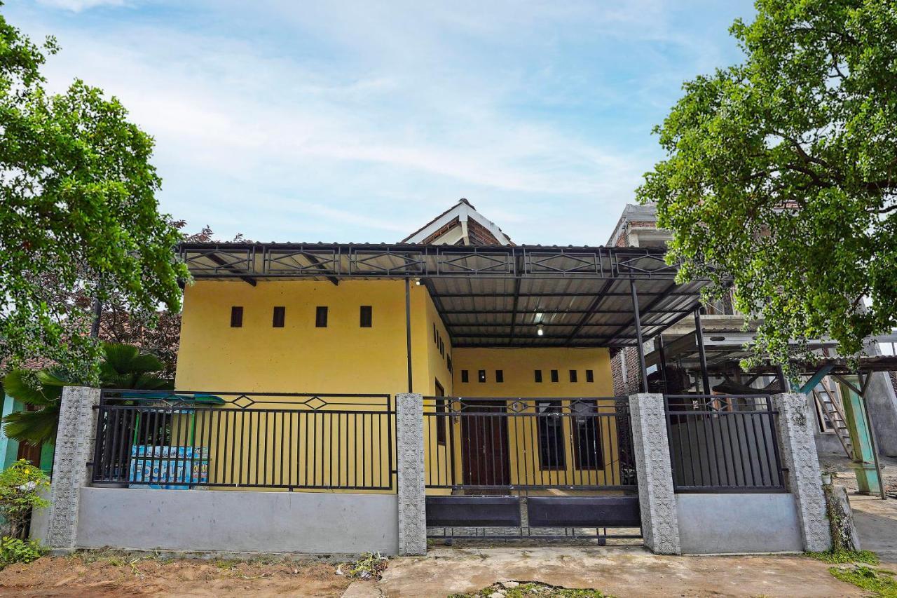 Oyo Life 91869 Insan Mulia Kost Syariah Hotel Mojokerto Ngoại thất bức ảnh