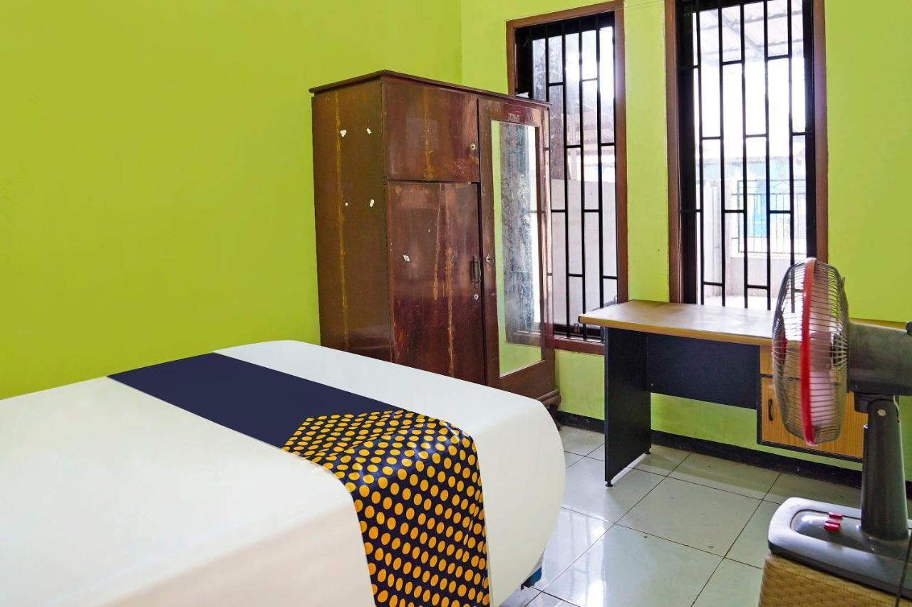 Oyo Life 91869 Insan Mulia Kost Syariah Hotel Mojokerto Ngoại thất bức ảnh